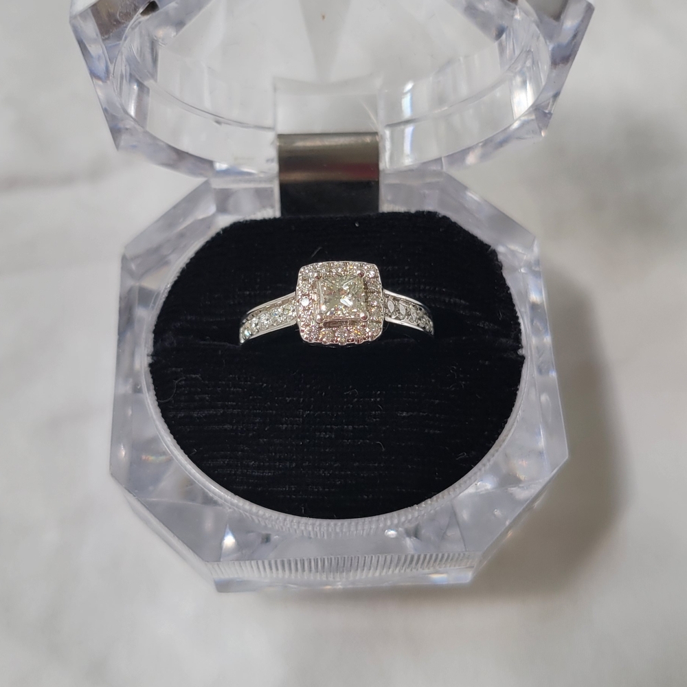 Diamond Ring 14kt White Gold